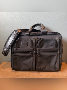 TUMI Vtg Alpha Expandable Boarding Briefcase (mounts to luggage)